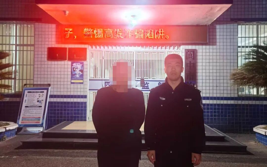 醉酒闹事辱骂推搡交警致其受伤，一男子被四川阆中警方行拘