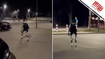 国际丨中国人形机器人在波兰街头“赶野猪”，驱赶后挥手拜拜