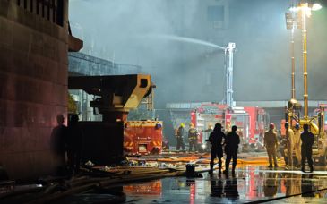 福建晋江鞋厂火灾遇难者大多被困厂房楼顶 救援工作已基本结束