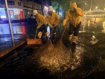 视频｜通宵值守战暴雨，北京排水集团雨夜奋战守护城市排水安全