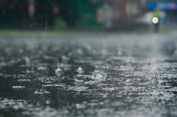 通州区降级发布暴雨橙色预警，下午至夜间仍有雨