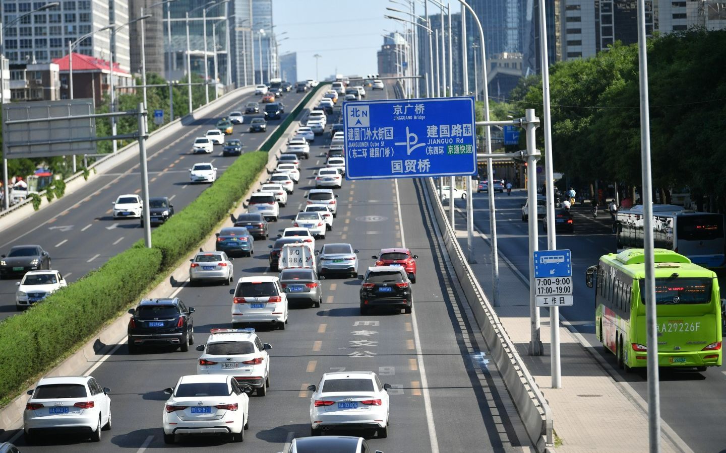 今日晚高峰及明后天全天，北京将开放公交专用道