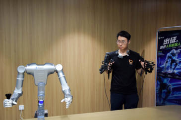 机器人运动会探营｜把实验室里的算法，搬到赛场上“搭积木、发文件”