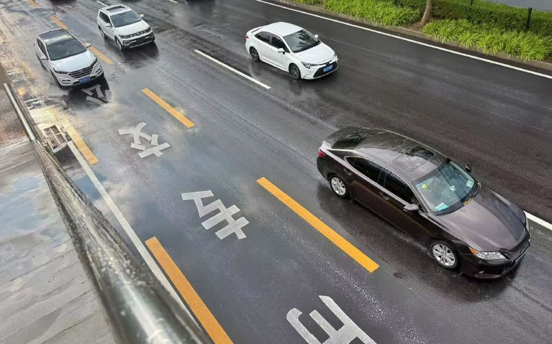 早安北京0812：今天阴有暴雨； 今明两天，北京开放公交专用道