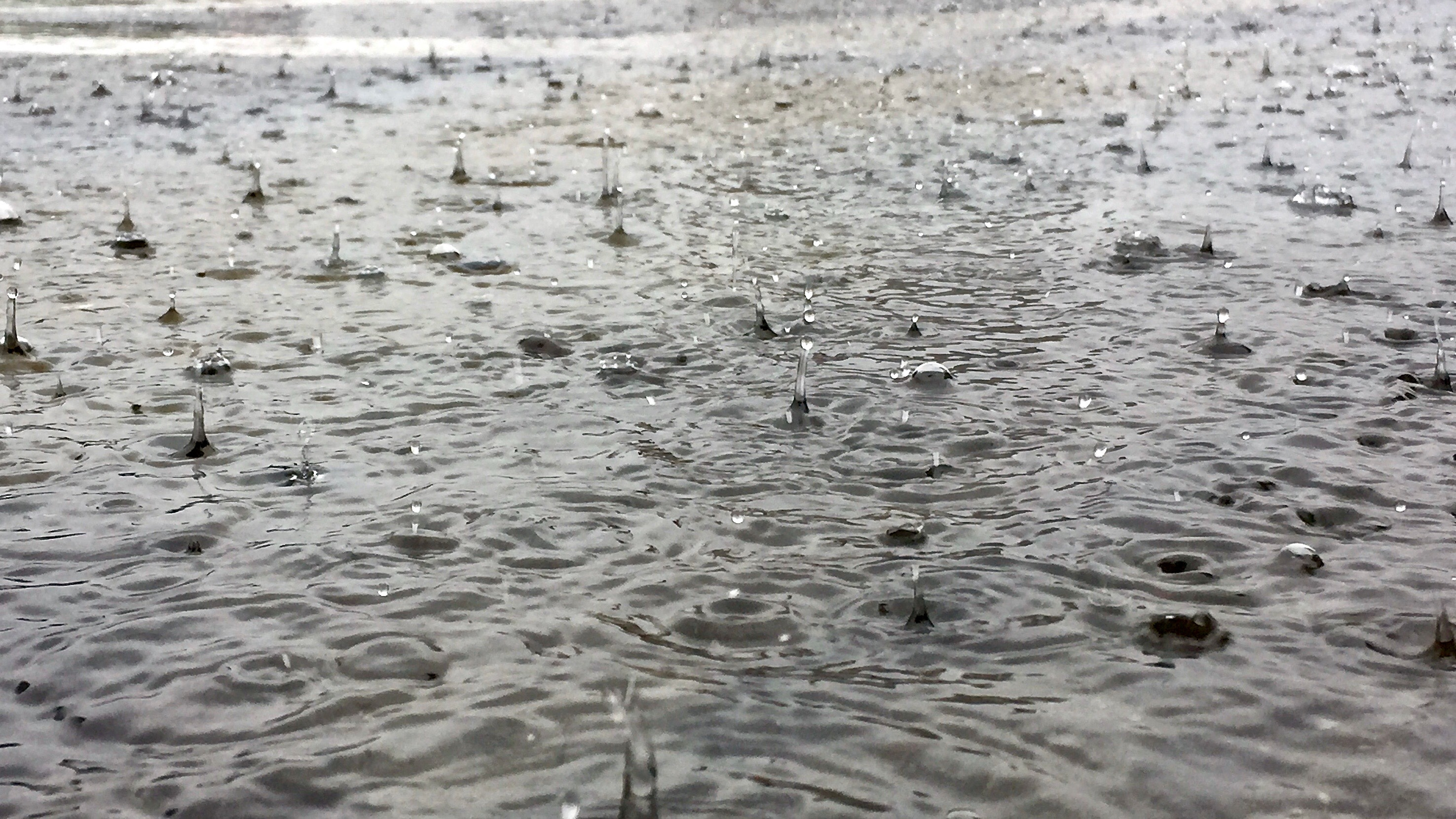北京密云穆家峪降雨量突破200毫米