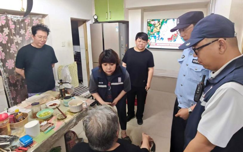 大兴区81岁老人两度转移：从“劝不走”到“跟你们走”