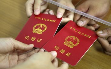 今年上半年结婚登记数据发布，婚育支持该如何发力？
