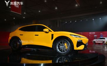岚图追光S上市，杨洋现场提车