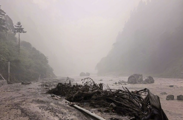 现场画面｜西藏吉隆口岸发生泥石流灾害 当地反映有人员失联