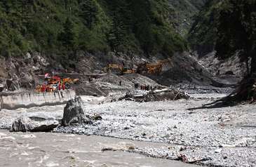 西藏吉隆泥石流灾害已致5人遇难558人失联