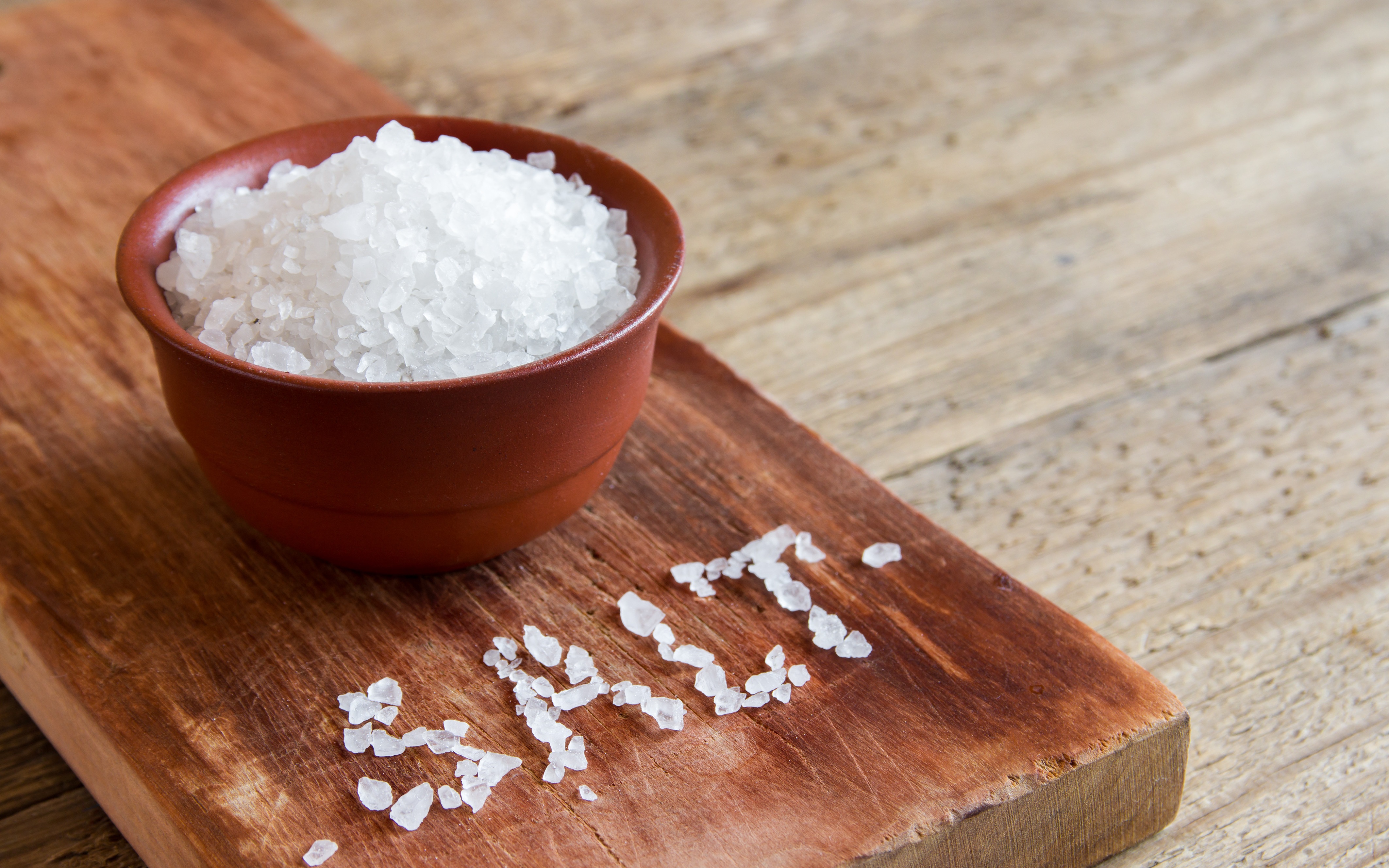 新版膳食指南下调食盐摄入标准每天不超过5克