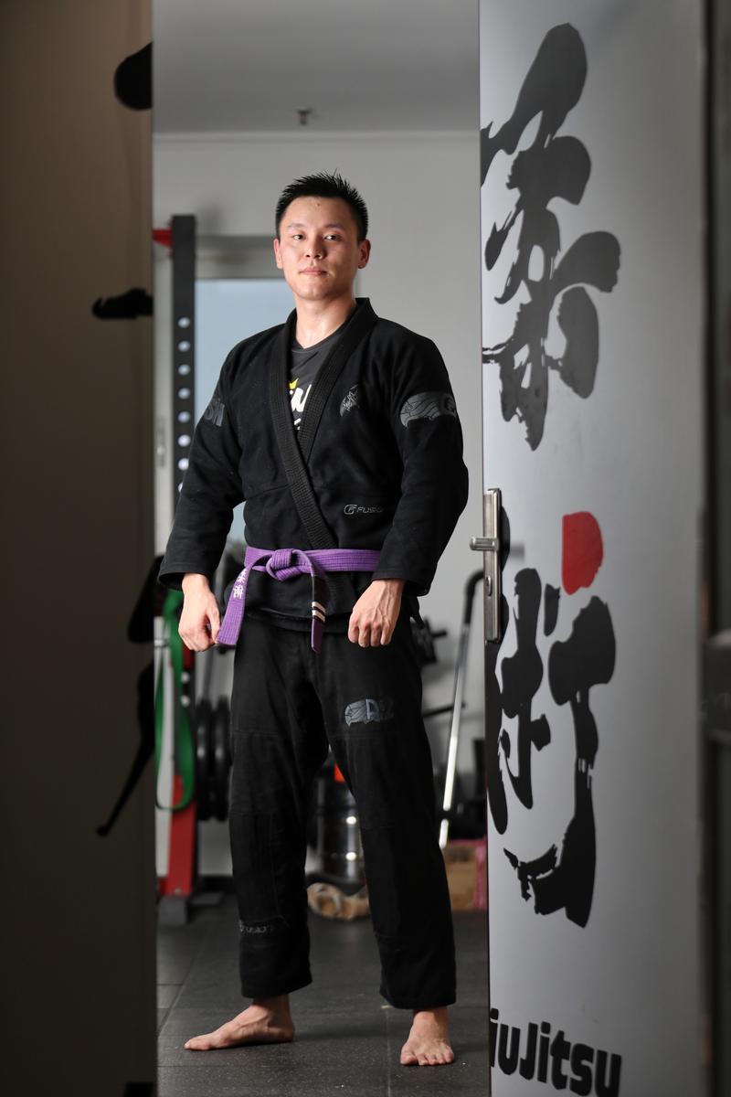 他，实习巴西柔术后，戒掉了烟｜搏击喜爱者群像 — 新京报