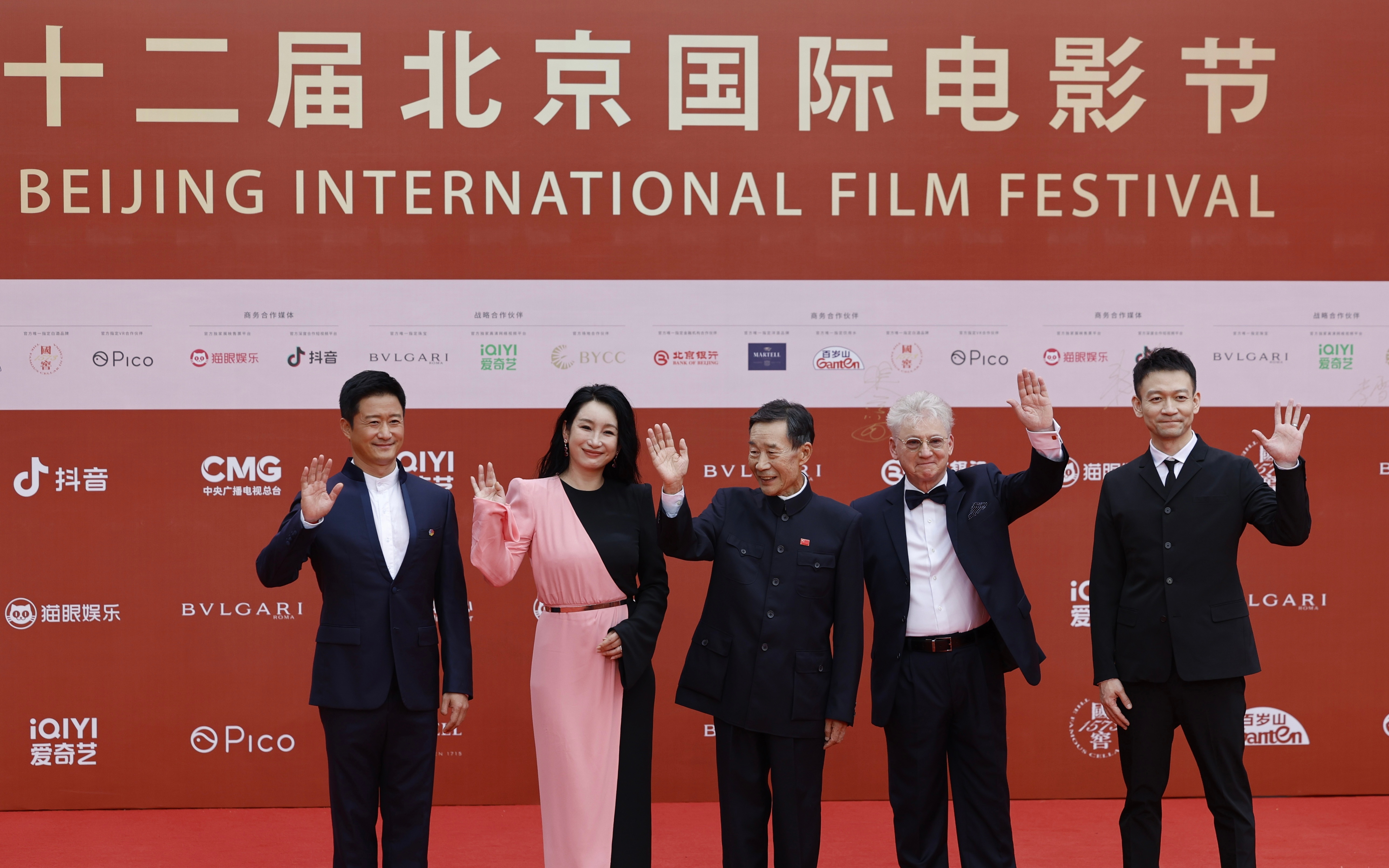 李雪健、吳京等亮相第十二屆北京國際電影節開幕式紅毯
