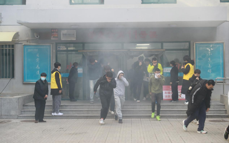 北京工业大学开展学生宿舍消防疏散逃生演练