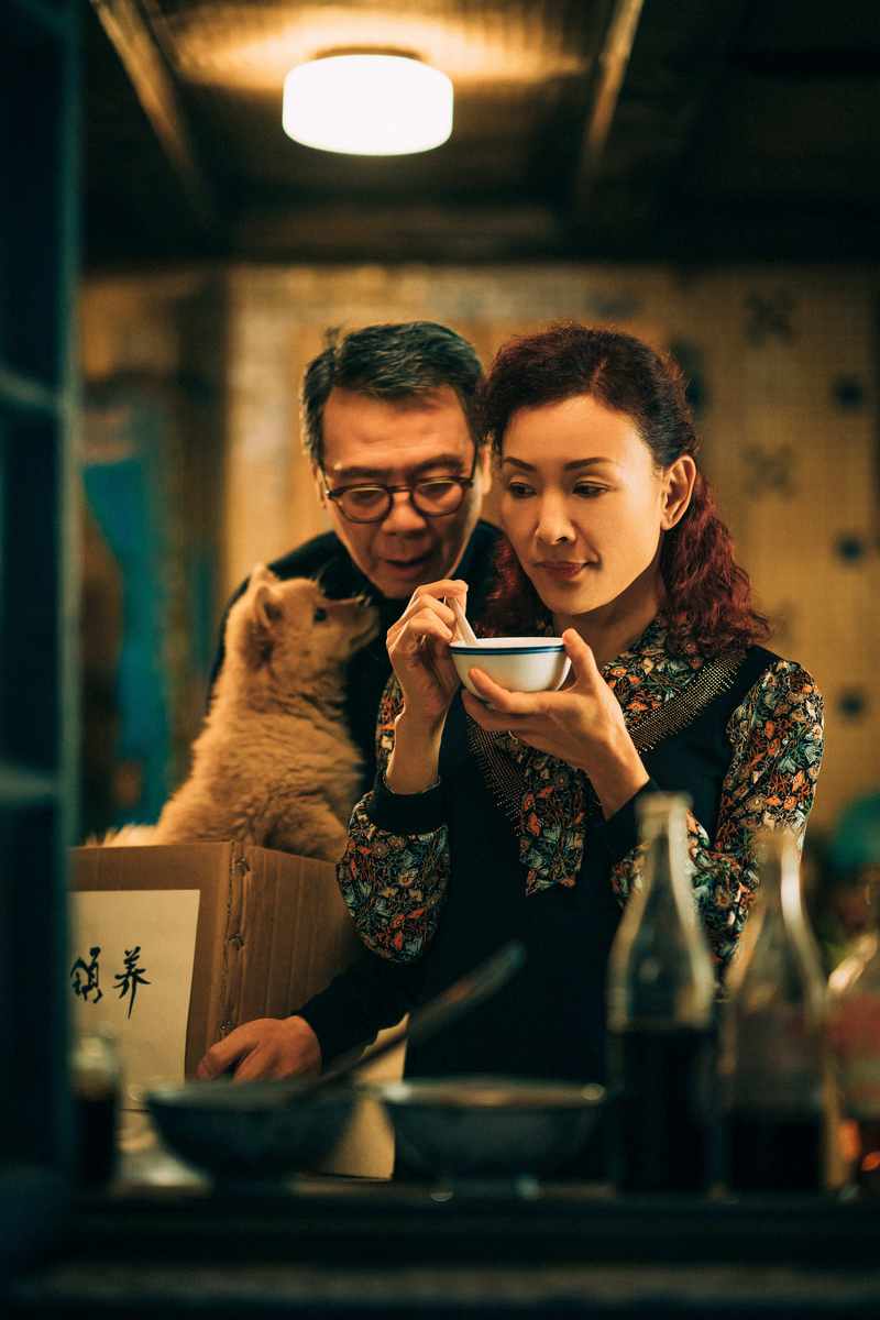 陈冲：《忠犬八公》与狗狗演戏很愉悦，它们可不会“装”｜专访 — 新京报