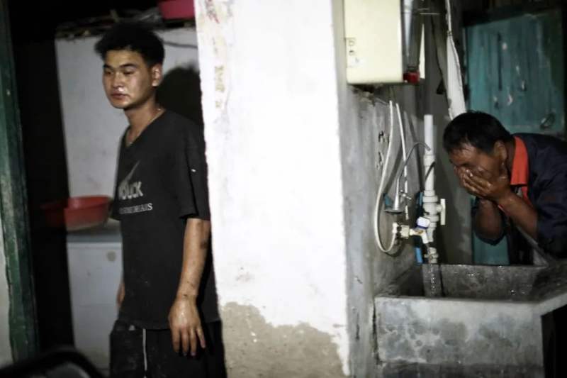 ​父子麦客：逐麦千里，以车为家 — 新京报