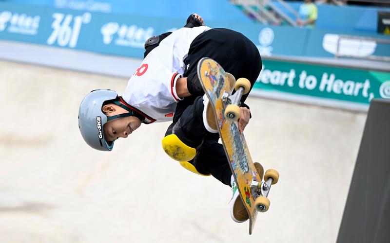 父亲为他建业余滑板园地，15岁少年景中国滑板首个大赛冠军 — 新京报