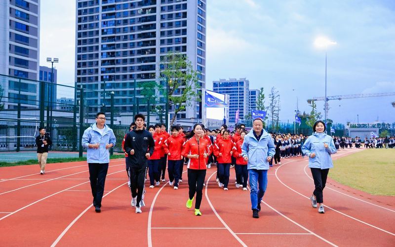 奥运冠军王丽萍进校园详解“天道酬勤”，鼓舞青年学子果敢追梦 — 新京报