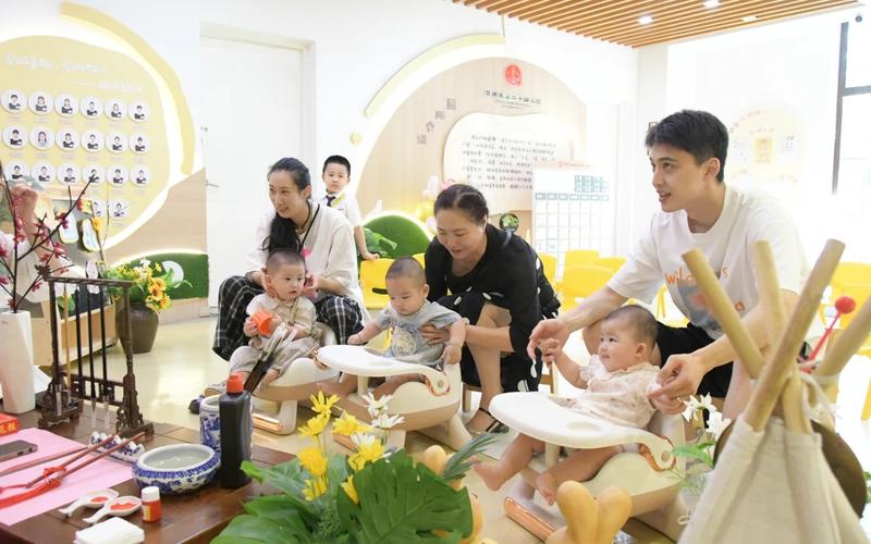 乳儿班来了，让普惠托育惠及“小小孩”