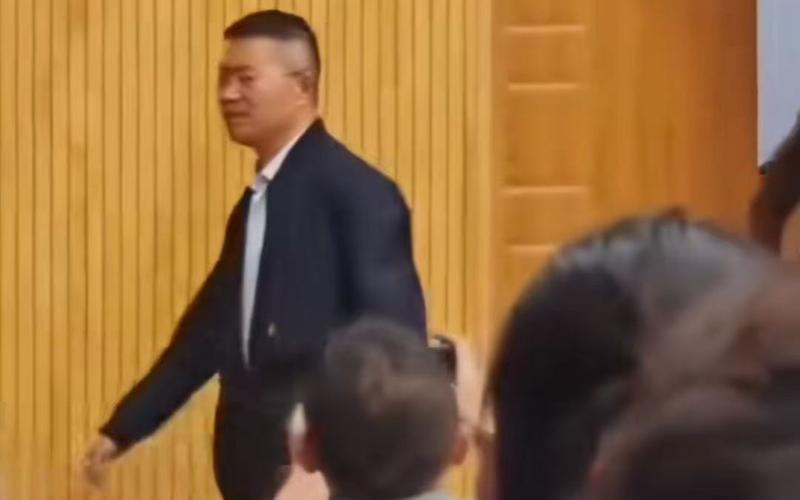 “臭肉” 学校董事长，不应再有如斯“臭态度”