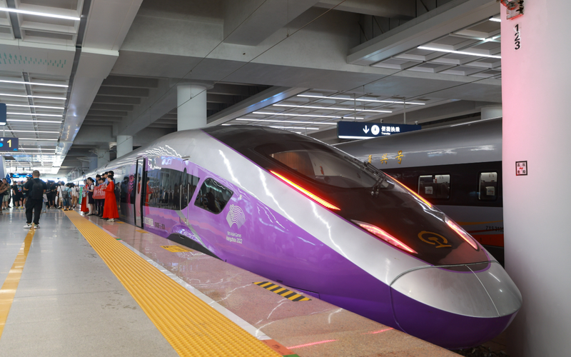 “轨道交通站名增设英语翻译”，无妨听一听网友建议