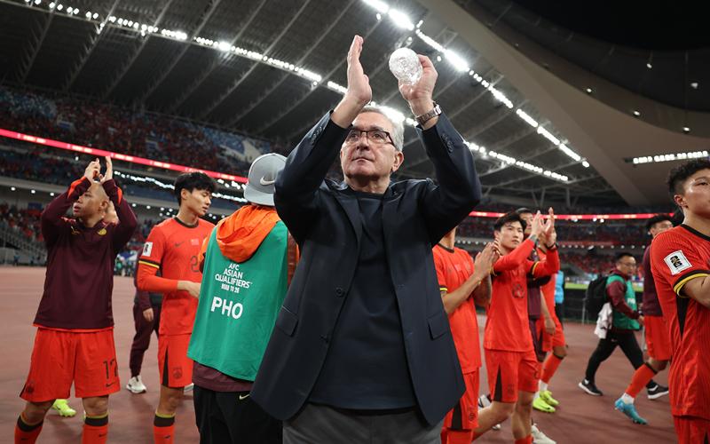 国足主帅知足球员拼搏肉体，定位球防守磨炼还患上增强 — 新京报