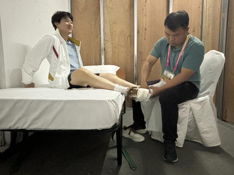 北京市回夷易近医院的靳医生，带1000根针灸针为北京团保驾护航 — 新京报