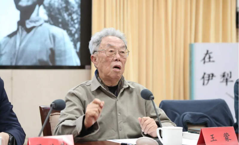 王蒙再忆“在伊犁”：自己又回到了那个使人难忘的青壮年时期 — 新京报