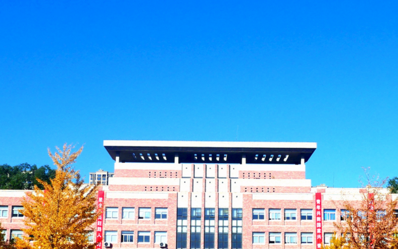 “扫雪以及奖学金挂钩”，关键要理清学生权柄以及使命