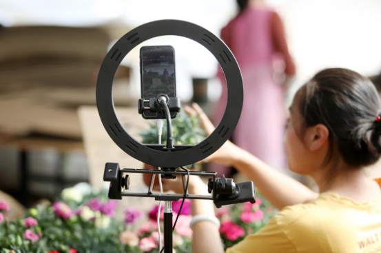 不能让主顾成为了“被迫歇业”的直播间“演员”