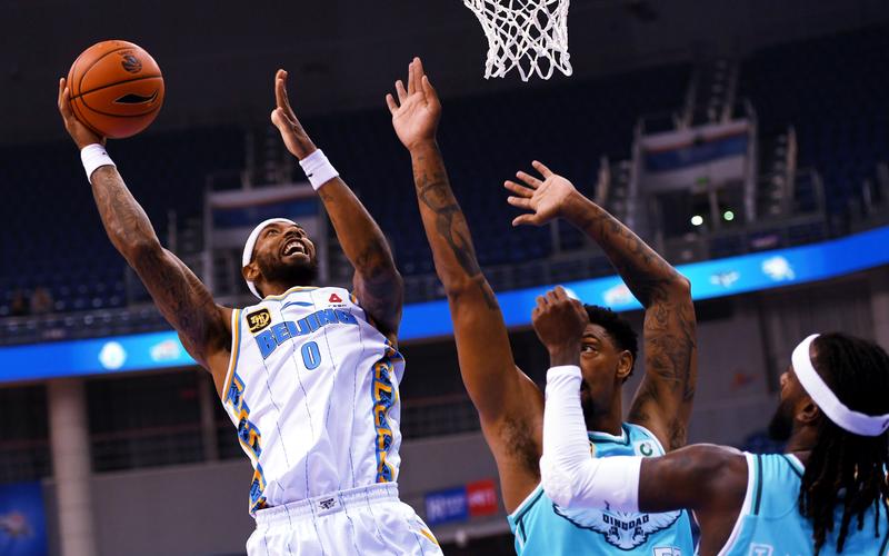 第一届CBA俱乐部杯开赛，国都双雄演出逆转好戏 — 新京报