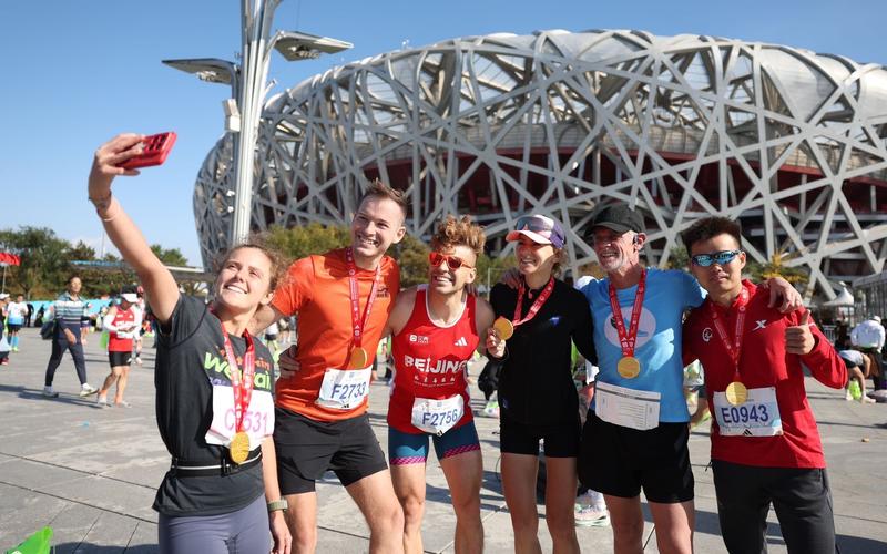 北马3004人3小时内完赛，“破3”人数位列国内历史第二 — 新京报