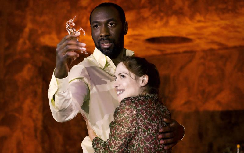 话剧《玻璃植物园》演出，伊莎贝拉·于佩尔首登国家大剧场舞台 — 新京报