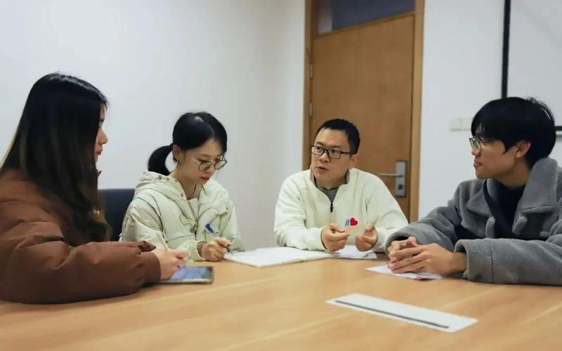 博导“没苦硬吃”送外卖，学者就该有股“蠢笨”劲儿