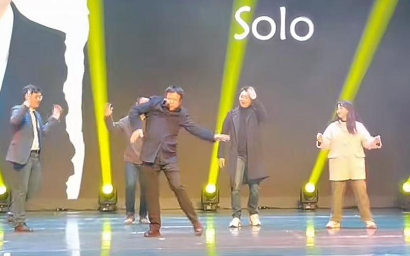 学院布告秀轰隆舞，平等以及败坏是大学配合气质