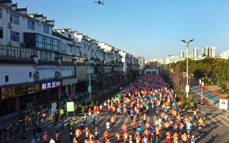 “6岁女孩赛马拉松”，家长磨炼孩子别走火入魔