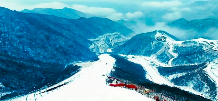 半岛官方网站春节京郊微度假：来国家高山滑雪中心体验冬奥同款雪道(图1)