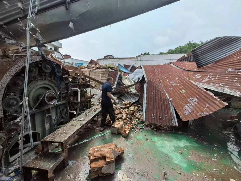 广州龙卷风过境一日 — 新京报