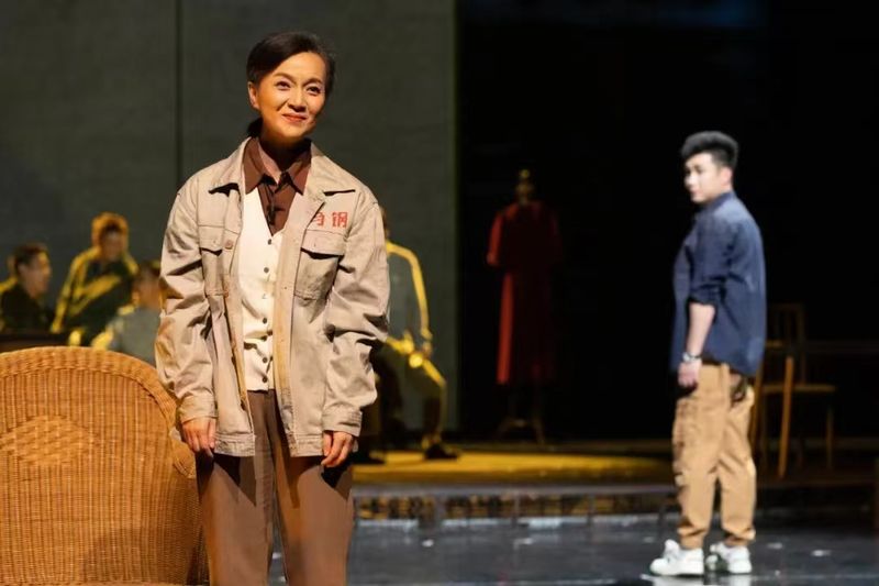 安徽首部工业题材话剧《炉火照乾坤》演出，聚焦炼就“特种钢” — 新京报