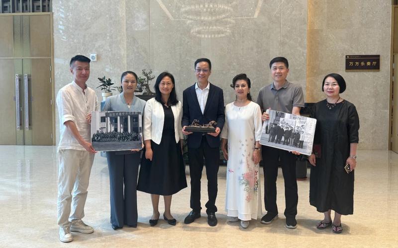 北京人艺赴新疆睁开横蛮援建行动，初次开启“艺术交流套餐”方式 — 新京报