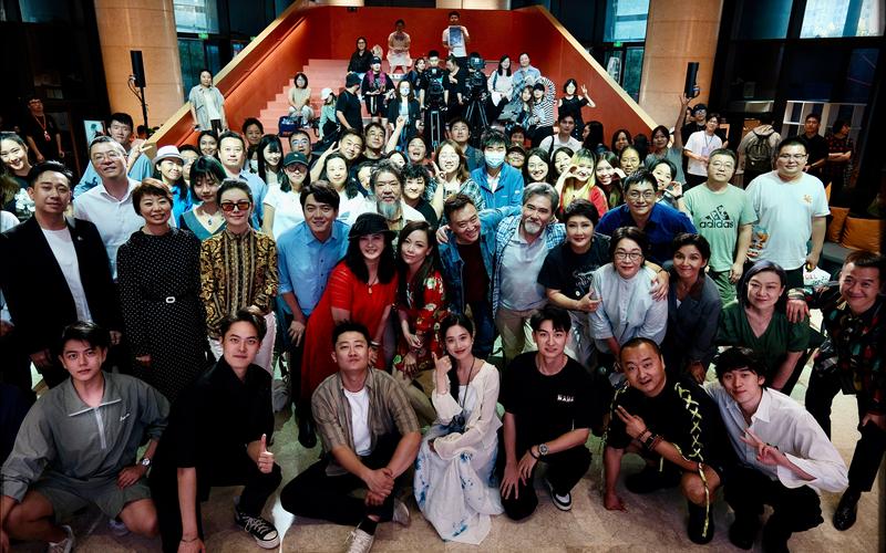 话剧《鳄鱼》首轮演出收官，赵文瑄、邓萃雯谈若何过“台词关” — 新京报