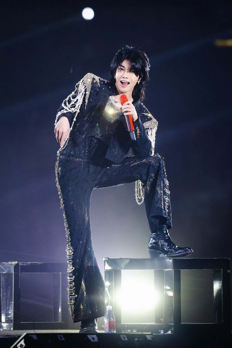 华晨宇火星演唱会鸟巢开唱，回归周围台彰显极致国风之美 — 新京报