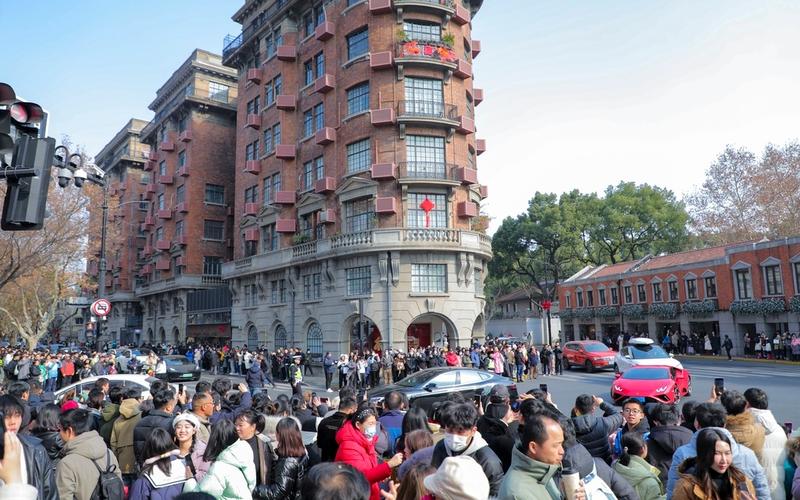 向韩国游客炫富，不能“为国争光”