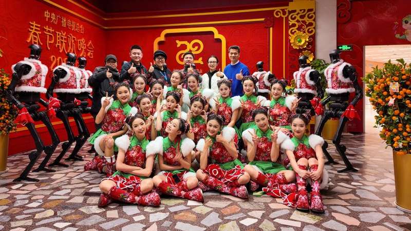 不较真春晚机械人“失误”：社会该有的败坏感