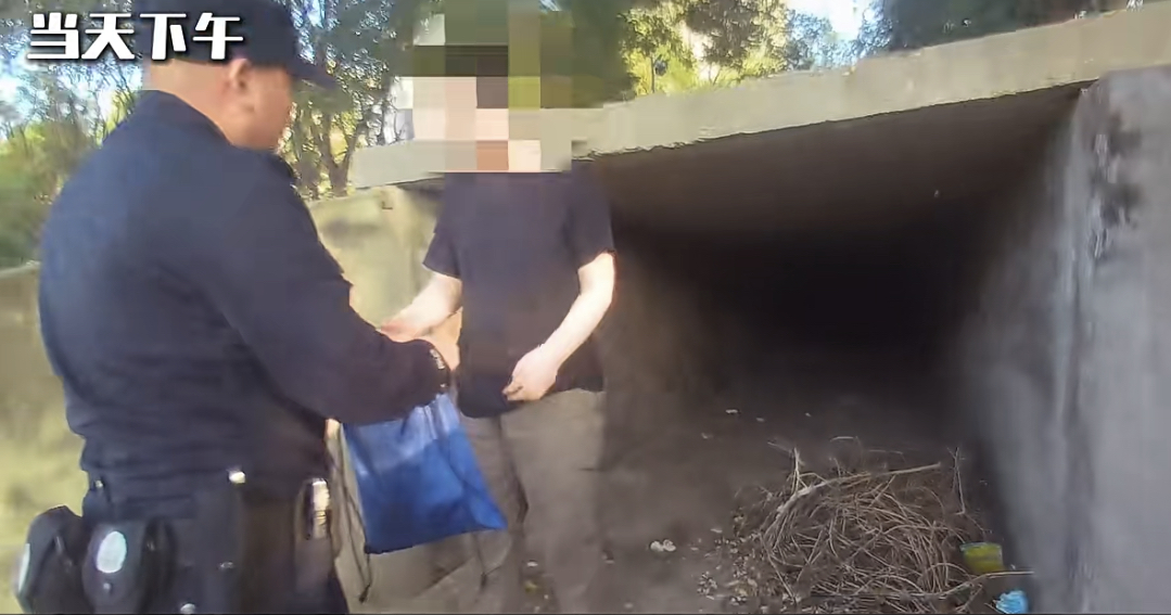 有人徘徊了20多年，并在北京乔阳的一名警察的帮