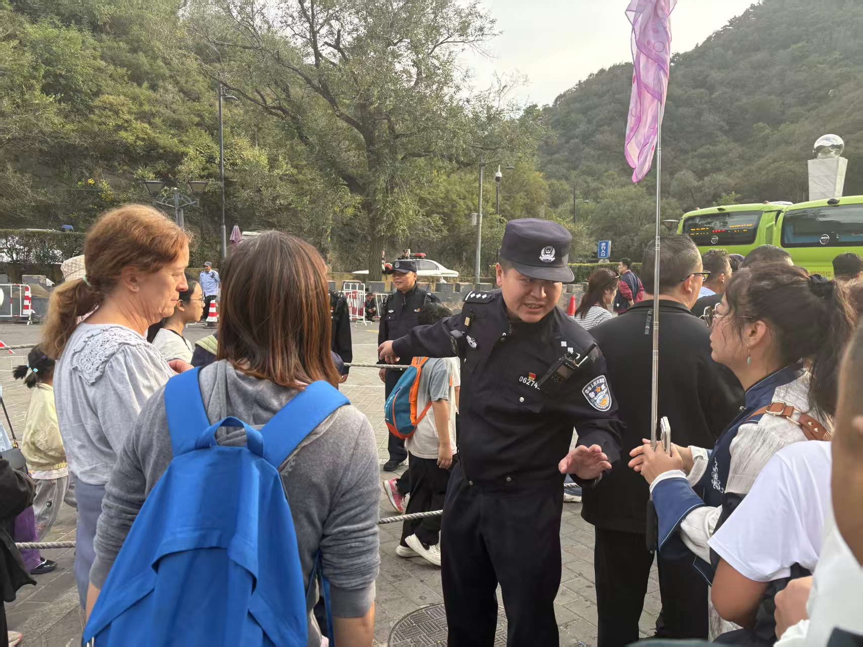 糟糕的长城在假期期间的平均为60,000天的乘客流