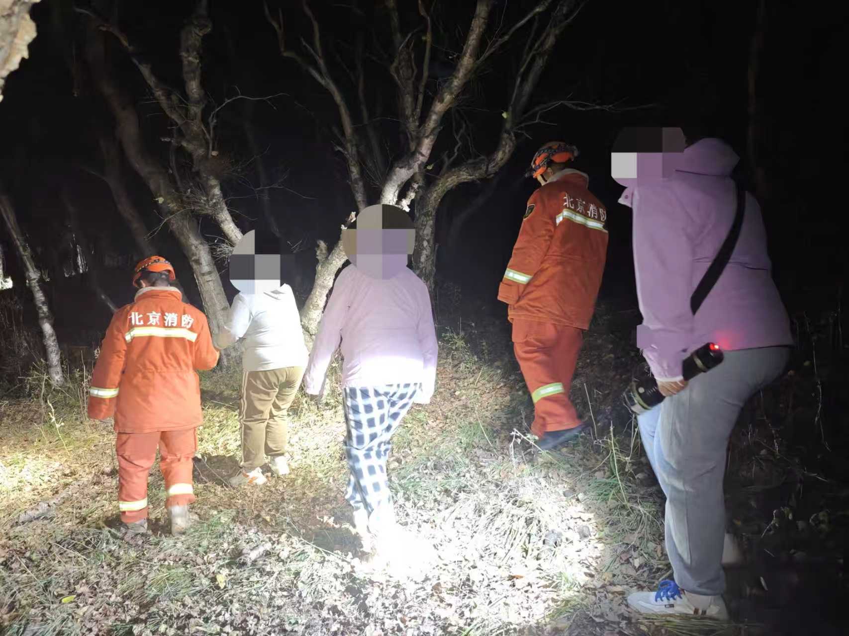一家四口行走失联，北京门头沟消防紧急救援