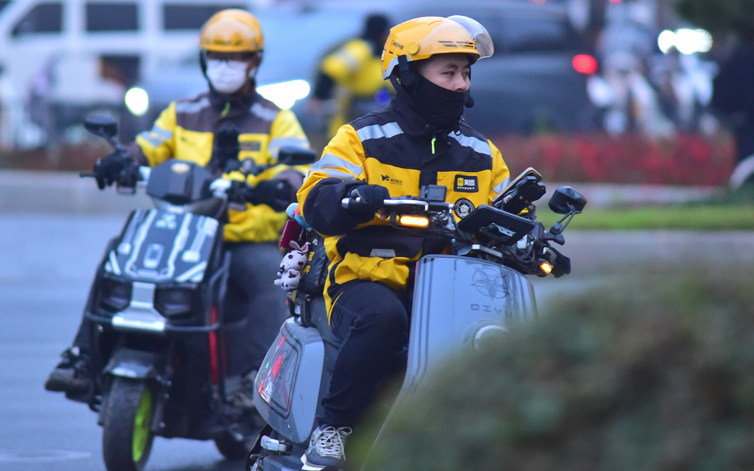 扩大骑手社保补贴，构建密集多层次的社保网络