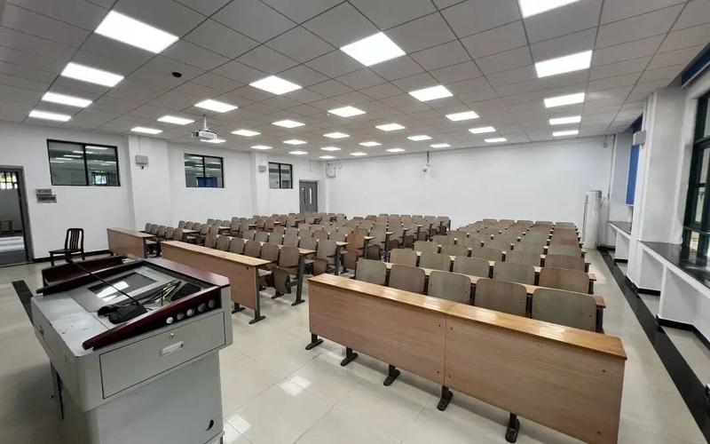 校友花1000元可冠名大学座椅，给情怀一个纽带