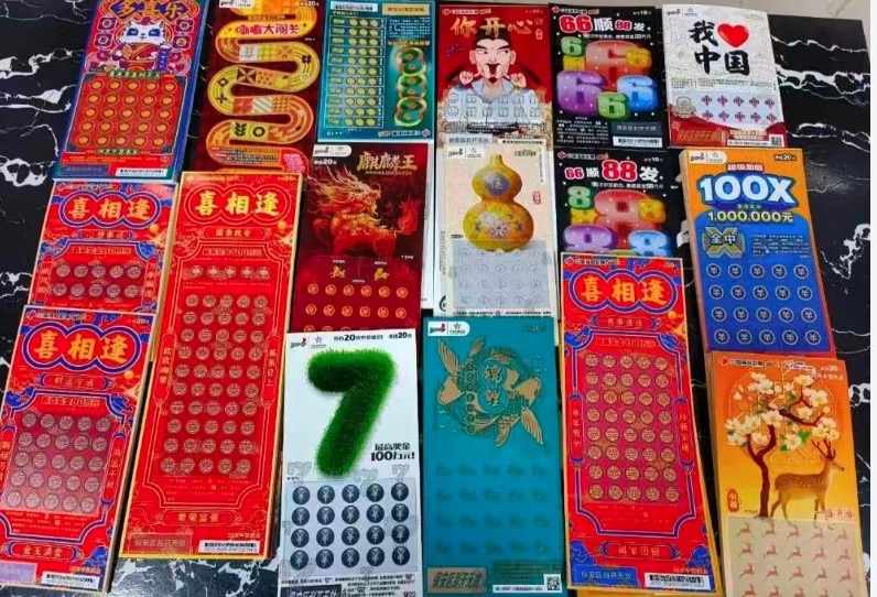 “彩票小偷”中奖后连夜逃跑，火车进站时警方